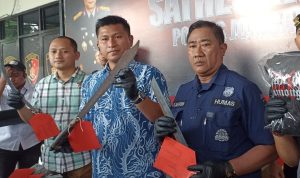 Lihatlah Ini, Polisi Pegang Sajam Pedang Milik Tiga Remaja Jombang