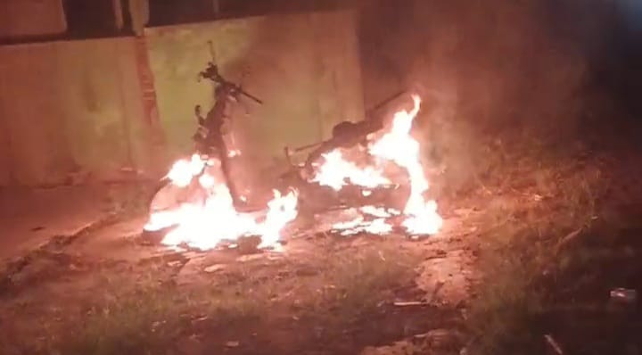 Detik-detik Mencekam Motor Hangus Terbakar di Jombang, Pemilik Misterius