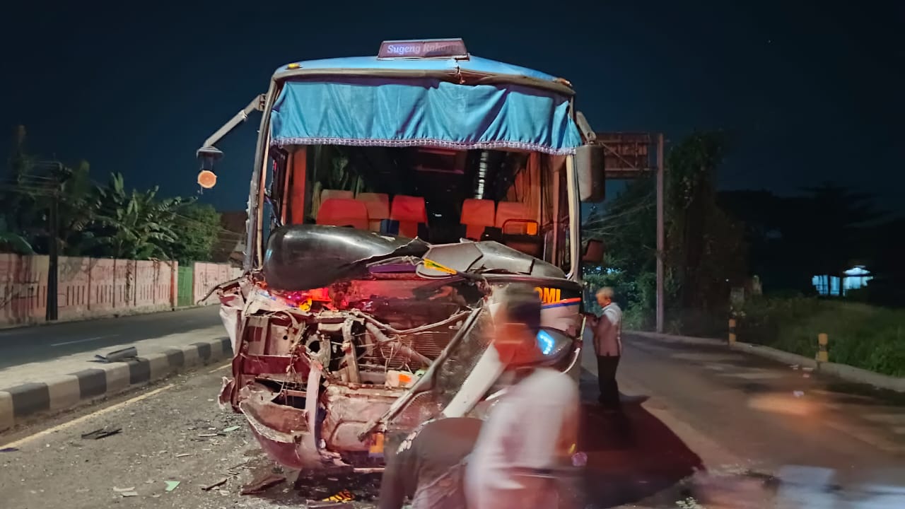 Lima Orang Luka, Begini Kronologi Kecelakaan Bus Sugeng Rahayu Tabrak Truk di Jombang