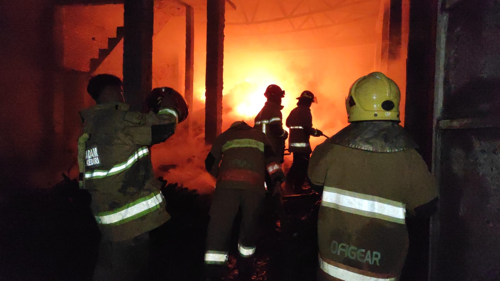 Kesaksian Warga saat Toko Dan Gudang Kayu di Kediri Kebakaran, Dengar Suara Ledakan