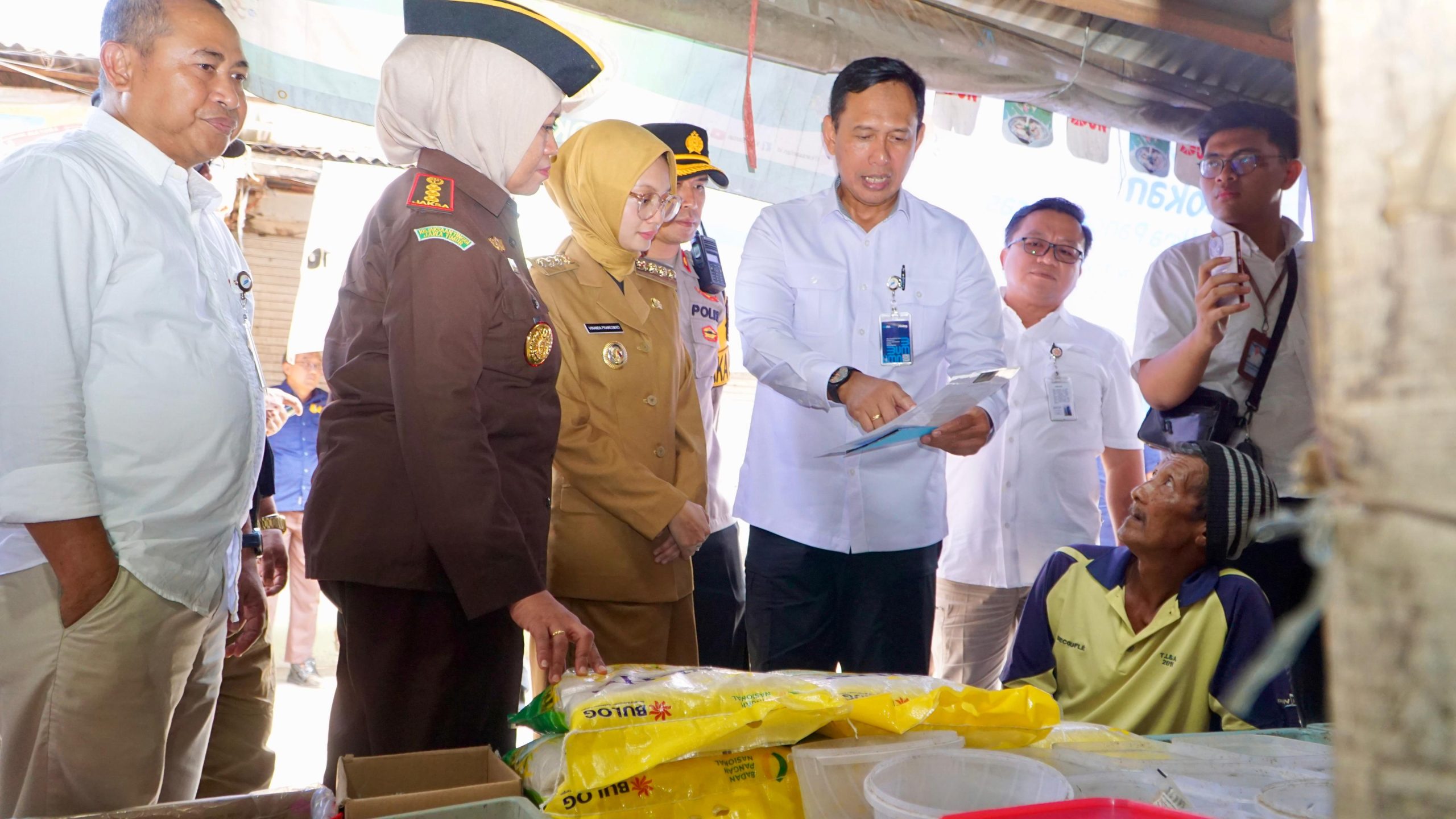 Pastikan Harga Pangan Stabil, Dirut BULOG Tinjau Penyaluran Beras SPHP di Kediri