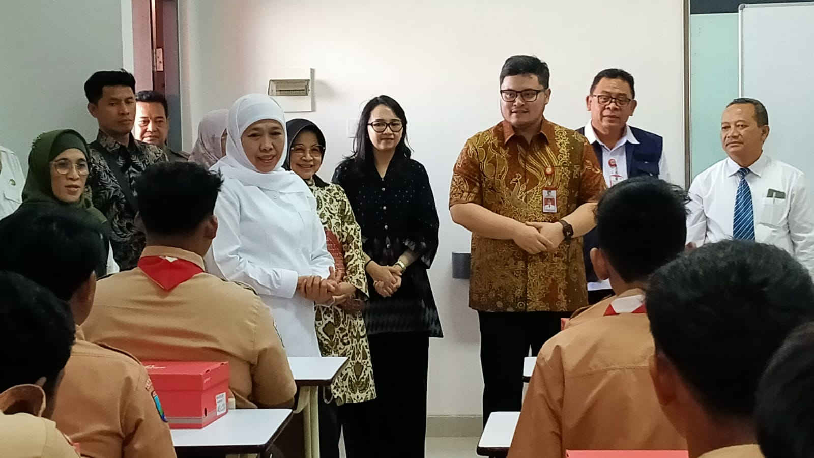 Khofifah Puji Fasilitas Sekolah Rakyat di Kediri