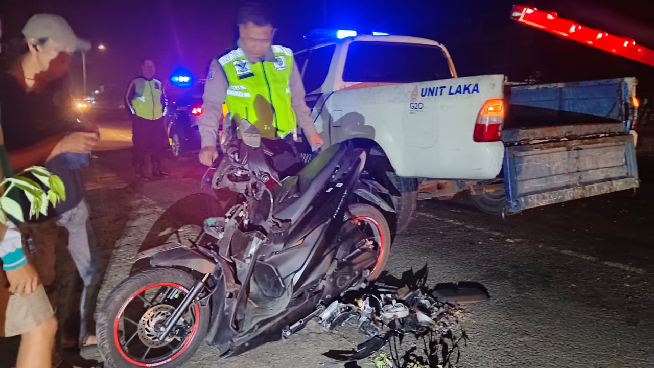 Jalan Gelap Bergelombang, Warga di Jombang Tewas Usai Tabrak Truk Muat Batu Koral