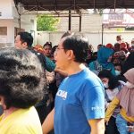 Saling Serobot, Warga Kediri Berebut Sembako Murah di Kejaksaan
