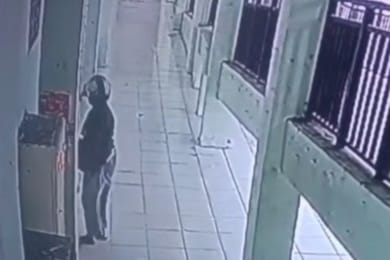 Bobol Kios Pasar Perak Jombang, Emak-emak Berkerudung Gasak Sembako dan Bumbu Dapur