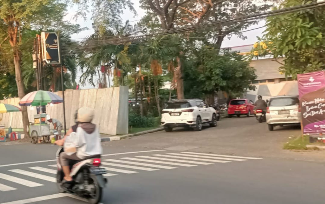 Diminta Tutup, Konser Dewa 19 di Jombang Rugikan Pedagang Kaki Lima