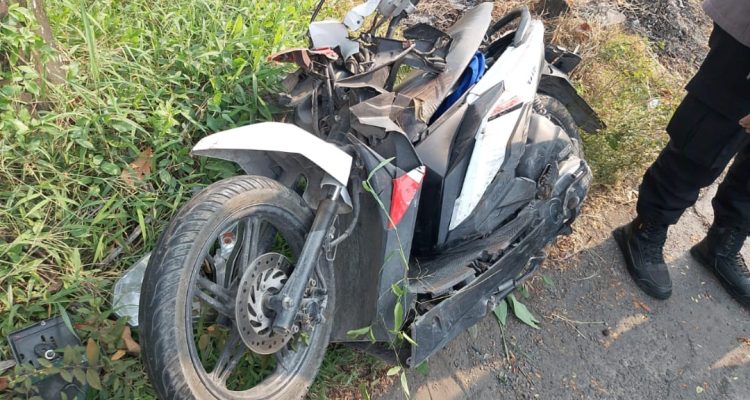 Warga Perak Tewas Tabrak Pohon di Pinggir Jalan Raya Jombang