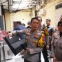 Massa Aksi di Kediri Kembalikan Barang Hasil Jarahan, Begini Respons Polisi