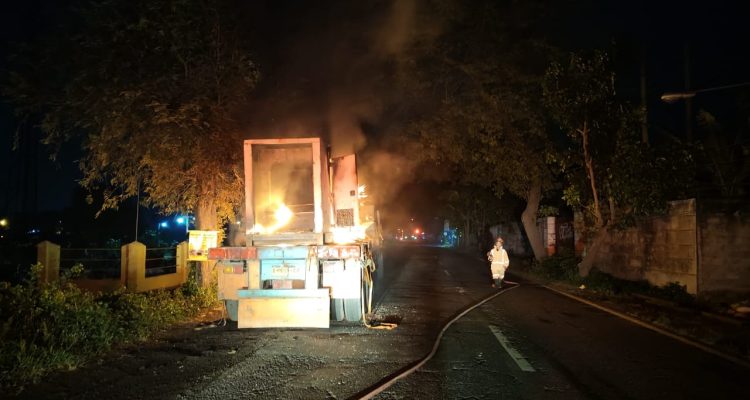 Truk Genset Terbakar Hebat di Jombang, Ini Dugaan Penyebabnya