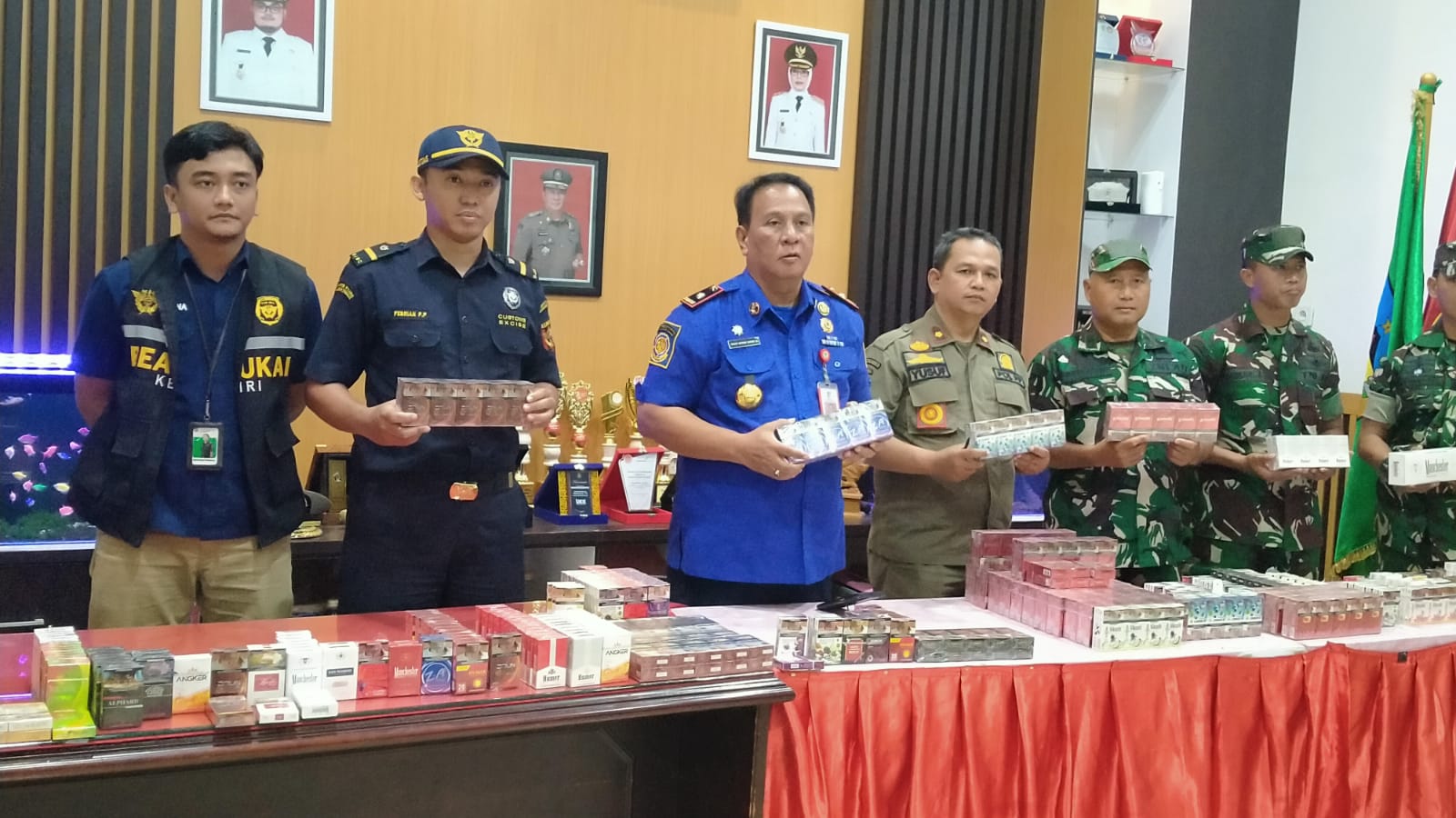 Gempur Rokok Ilegal, Satpol PP Kediri Sita 556 Bungkus dari Toko Kelontong
