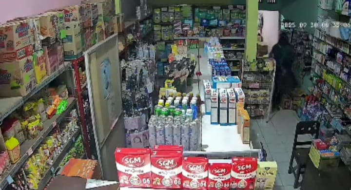 Toko Sembako di Jombang Dibobol Maling Pakai Mukena Hitam, Begini Penampakannya