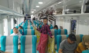 Hari Batik Nasional 2025: Fashion Show Batik di Kereta dan Stasiun Daop 7 Madiun