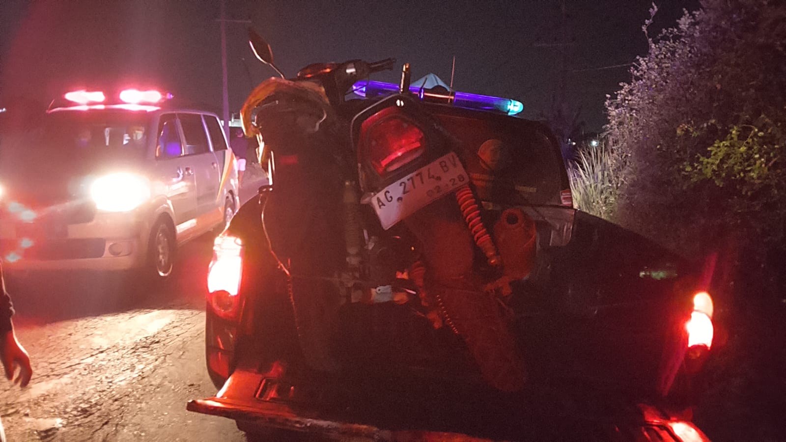 Bersenggolan Motor, Satu Keluarga Tertabrak Truk di Jombang, Ibu Muda Tewas