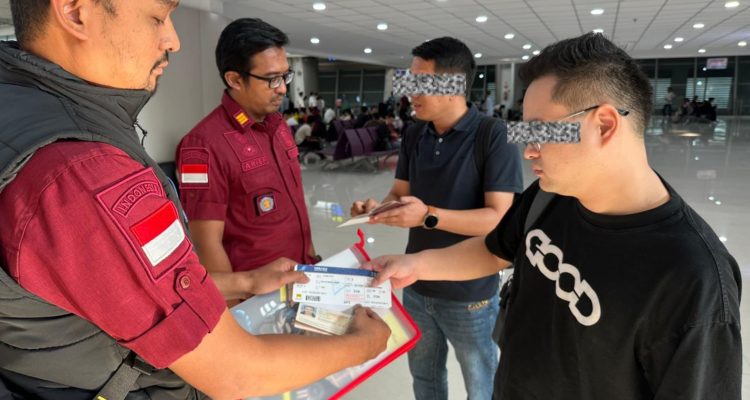 Usai Dihukum Langgar Aturan Keimigrasian, 2 TKA di Restoran Kediri Dideportasi