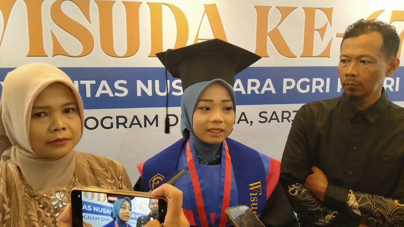 Kisah Inspiratif Mahasiswa Kediri, Lulus dengan IPK 4,00 Berkat Doa Ibunda