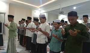 Santri Bahrul Ulum Jombang Salat Gaib dan Doakan Korban Tragedi Ponpes Al Khoziny