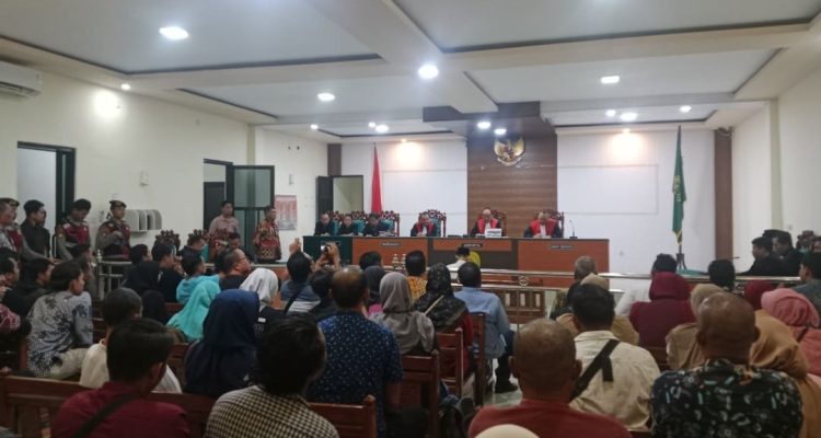 Sidang Vonis Pembunuhan Sadis Siswi SMA di Jombang Berakhir Ricuh