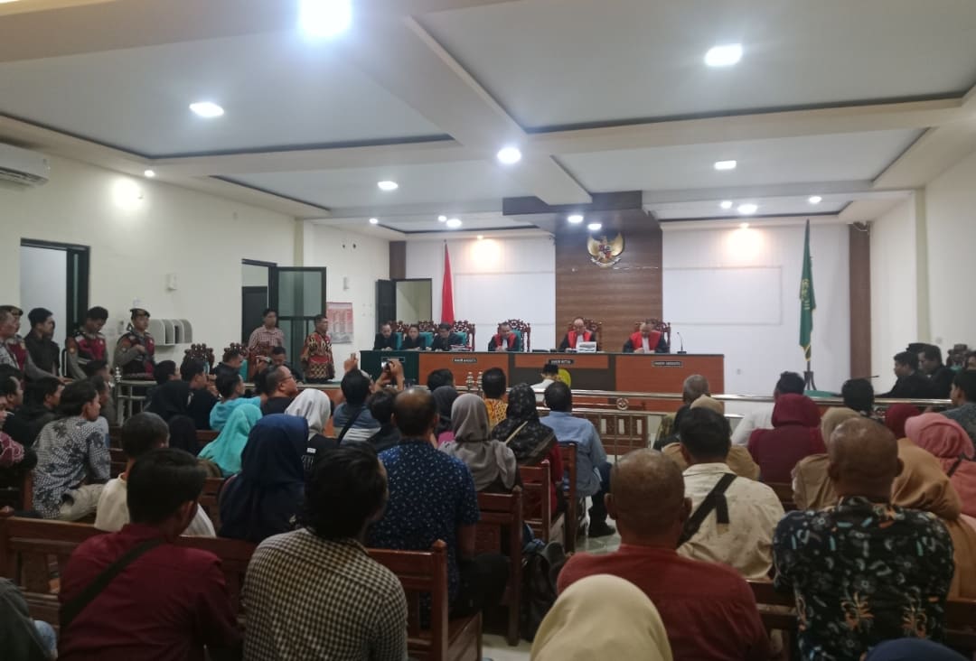 Sidang Vonis Pembunuhan Sadis Siswi SMA di Jombang Berakhir Ricuh