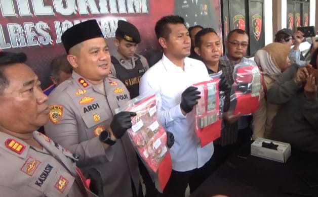 Pembunuhan Keji Rentenir di Jombang Bermotif Dendam, Jasad Dibakar, Harta Dirampas!