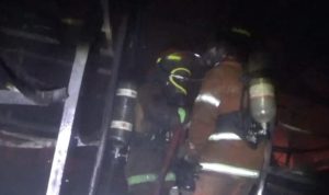 Kisah Perjuangan Damkar Padamkan Api Pabrik Boneka di Jombang, Pakai Selang Oksigen