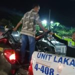 Jupiter Hantam Pohon di Jombang, Pengendara Masuk Selokan, Penumpang Tutup Usia