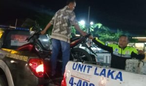 Jupiter Hantam Pohon di Jombang, Pengendara Masuk Selokan, Penumpang Tutup Usia