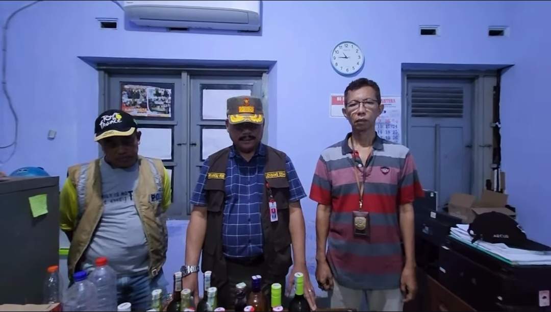 Curiga Bau Menyengat Khas Minol, Warung di Jombang Langsung Digeledah, Ternyata