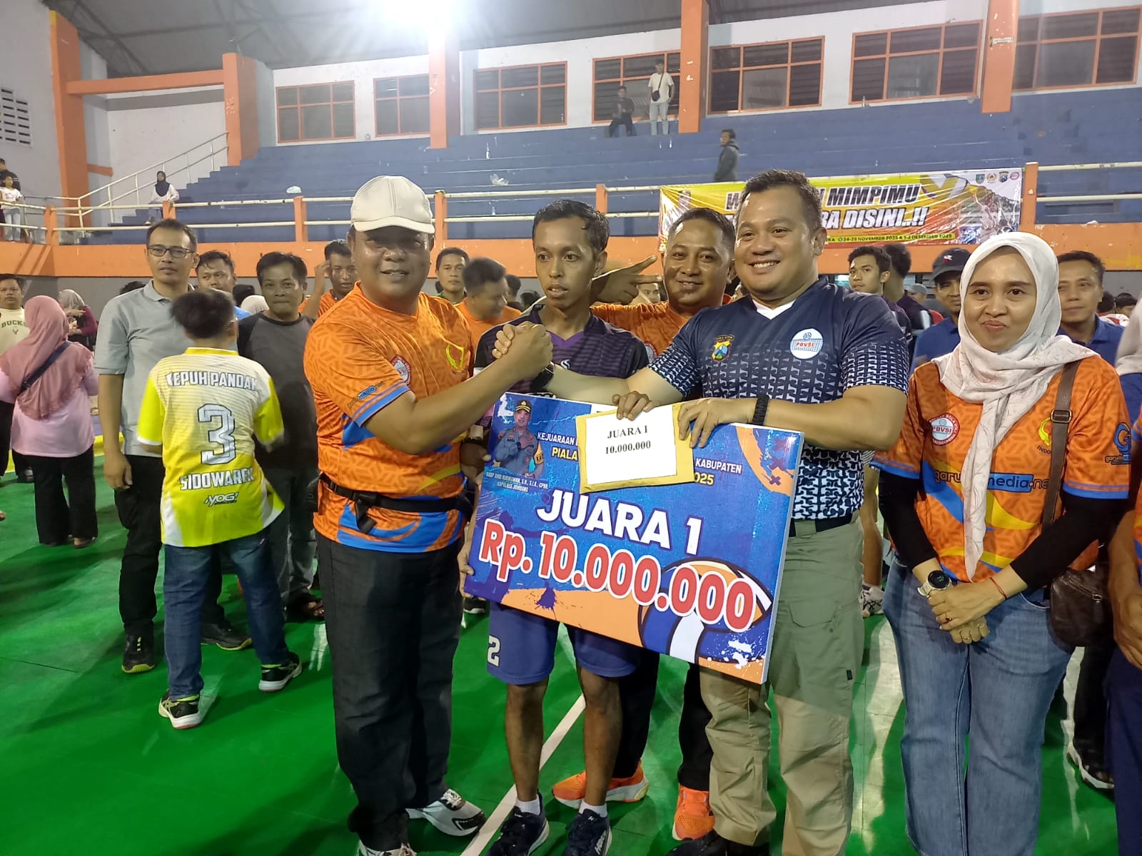 Tampil Gemilang, Tim Ngoro Juara Voli Antar Kecamatan di Jombang