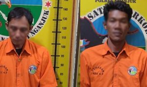 Ditangkap! Dua Pemuda Nganjuk Transaksi Ribuan Pil Koplo di Pinggir Jalan Kemlokolegi