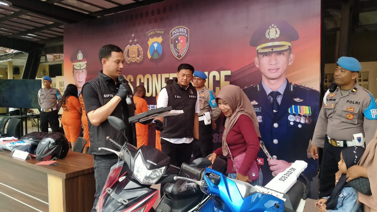 Pasutri Siri Jadi Spesialis Curanmor di Kediri, Empat Motor Disita Polisi