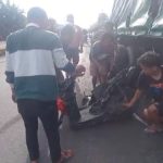 Hindari Jalan Bergelombang, Motor Pelajar Masuk Kolong Truk di Jombang, Mengerikan!