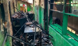 Kebakaran toko petasan Bakar Sampah, Toko Petasan di Nganjuk Turut Ludes Terbakar