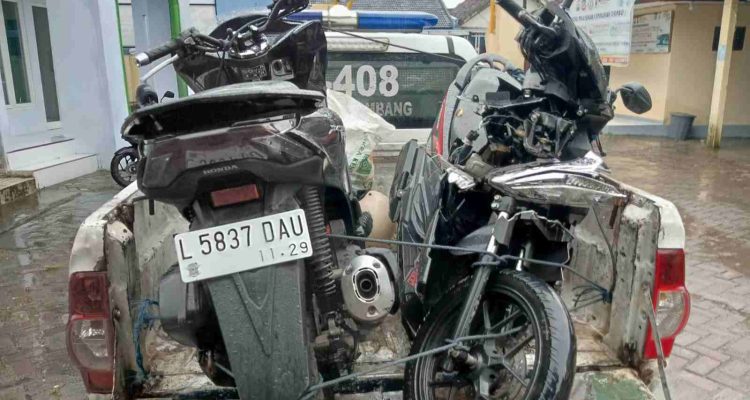 Kecelakaan Maut, Satpam Tewas Usai Motor Tabrak Truk Muatan Air Mineral di Jombang