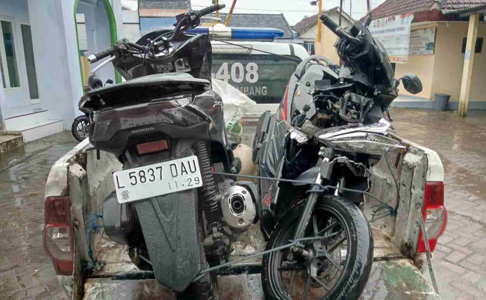 Kecelakaan Maut, Satpam Tewas Usai Motor Tabrak Truk Muatan Air Mineral di Jombang