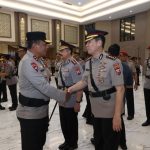 Surabaya, Jurnal Jatim – Kapolda Jatim Irjen Pol Nanang Avianto memimpin upacara serah terima jabatan (Sertijab) pejabat utama (PJU) dan sejumlah Kapolres jajaran