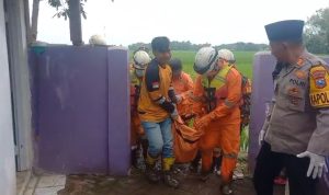 evakuasi mayat kali pancir Mojowarno Mayat Pria Luka di Pelipis Mengapung di Kali Pancir Jombang, Sempat Dikira Boneka