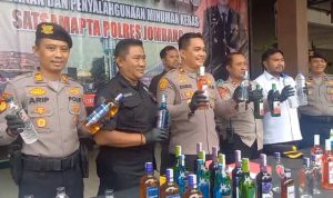 miras Jogoroto jombang Rumah Warga di Jombang Digerebek Polisi, 680 Botol Miras Disita