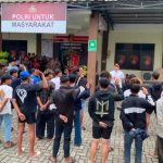 pemuda ditangkap polisi Konvoi Ugal-ugalan Nyaris Bentrok Dengan Warga di Jombang, 43 Remaja Ditangkap