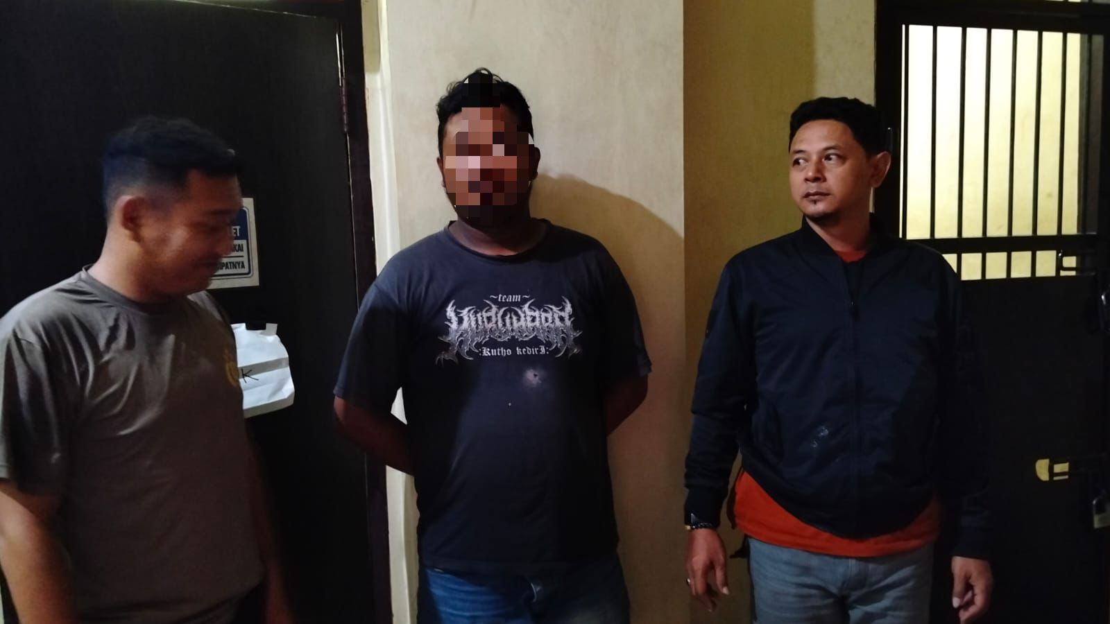 Digeledah Polisi, Warga Nganjuk Simpan 7.650 Butir Pil Dobel L di Kolong Tempat Tidur