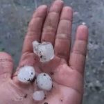 Begini Penampakan Hujan Es Bikin Heboh Warga Jombang Jelang Buka Puasa