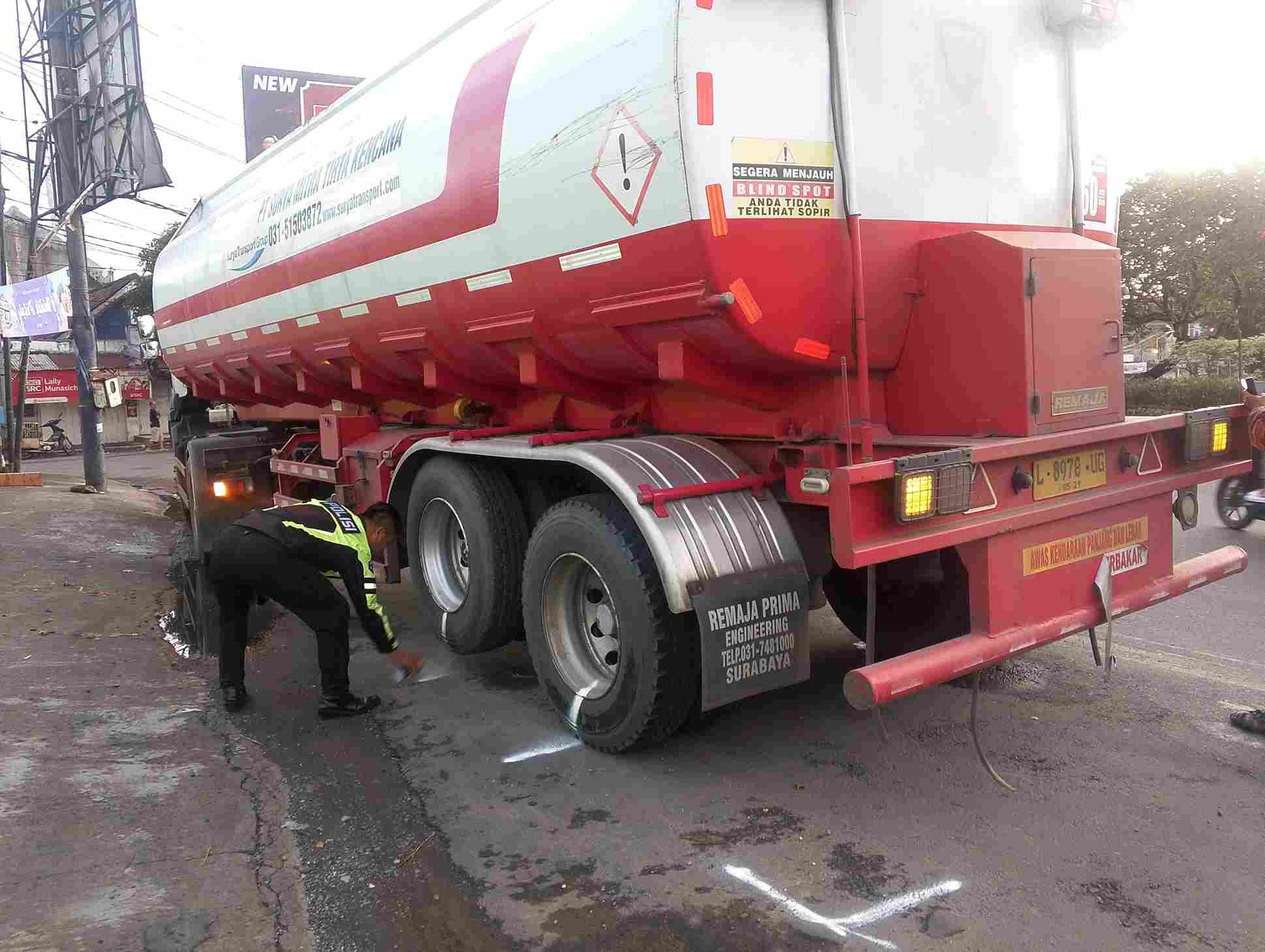 Kecelakaan Maut di Jombang, Truk Tangki Tabrak Motor, Ibu Muda Tewas