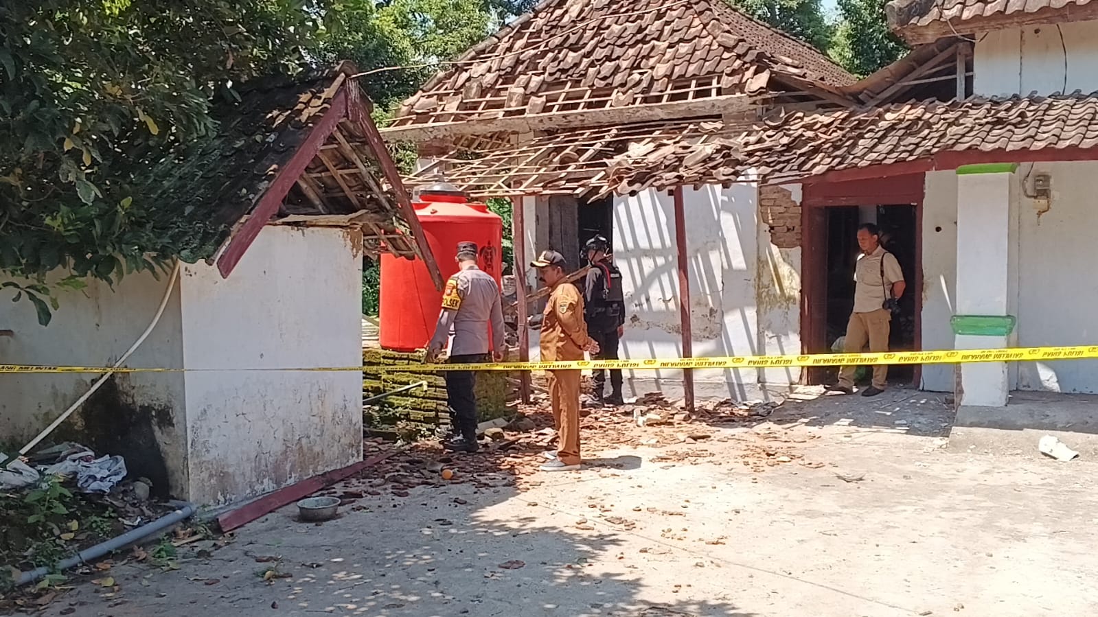 Ledakan Misterius Gegerkan Warga Kediri, Paket Online Diduga Pemicu