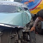 Mobil Pemudik Tabrak Pohon di Jombang, Satu Keluarga Jadi Korban