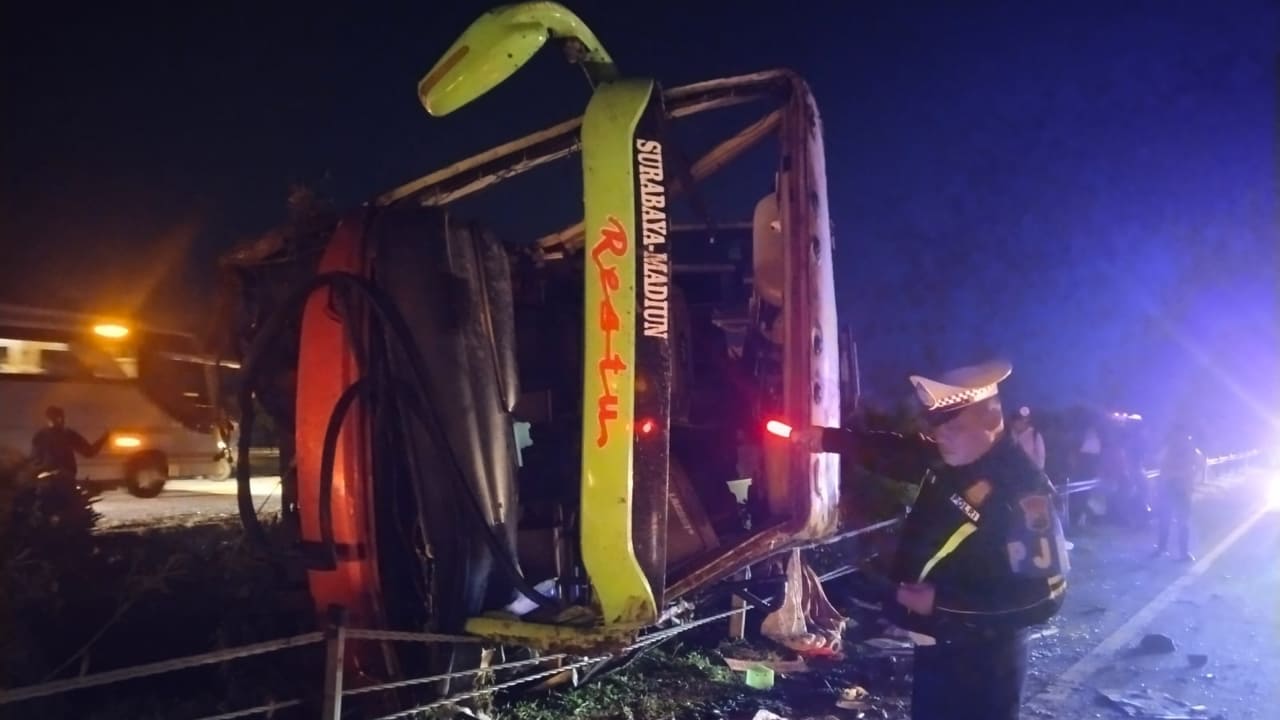 Bus Restu Kecelakaan Maut di Tol Jombang Akibatkan 1 Tewas 11 Luka, Ini Penyebabnya