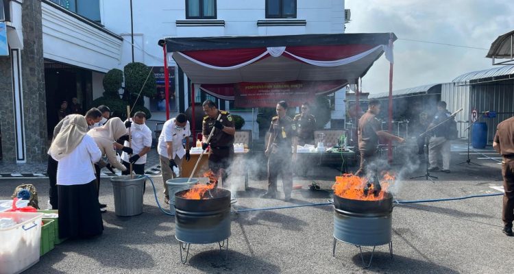 Barang Bukti Narkoba, Sajam Hingga Elektronik di Kediri Dimusnahkan