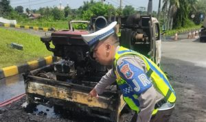 Penyebab Pikap Muat Mesin Diesel Terbakar di Exit Tol Bandar Jombang