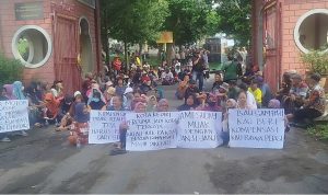 Ratusan Warga Pojok Kediri Geruduk UPT TPA Klotok, Tuntut Pencairan Kompensasi Rp2 Juta