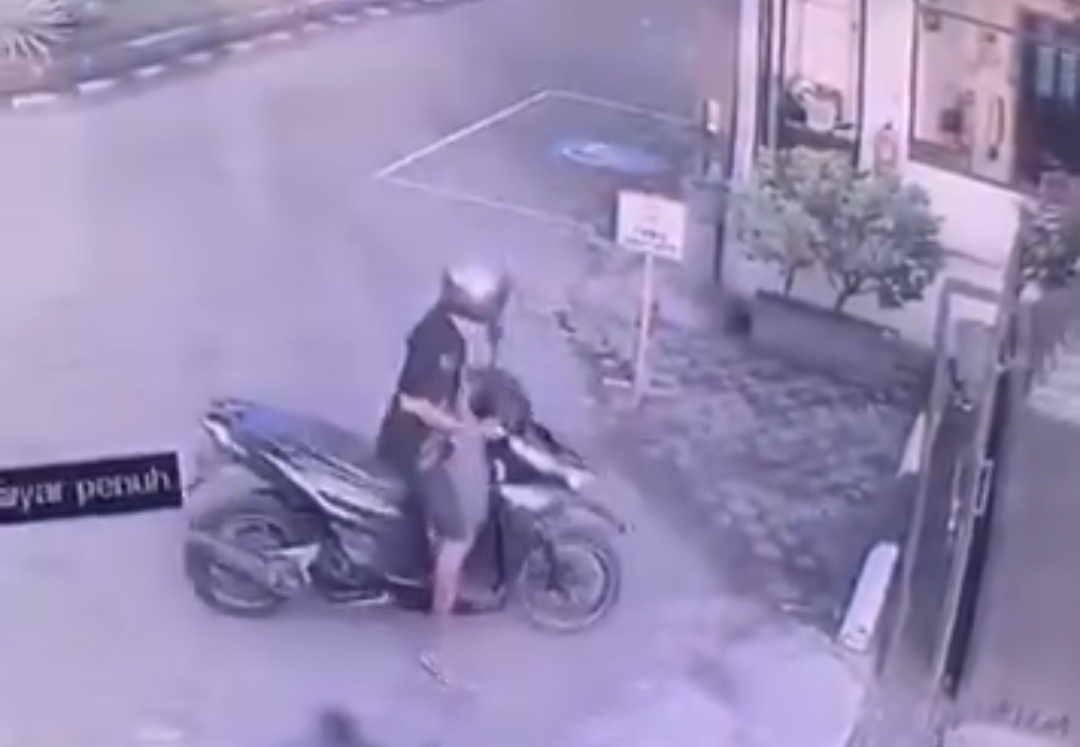 Motor Satpam Raib Diparkir di Pos Jaga Kantor BBPPTP Jombang, Pelaku Terekam CCTV