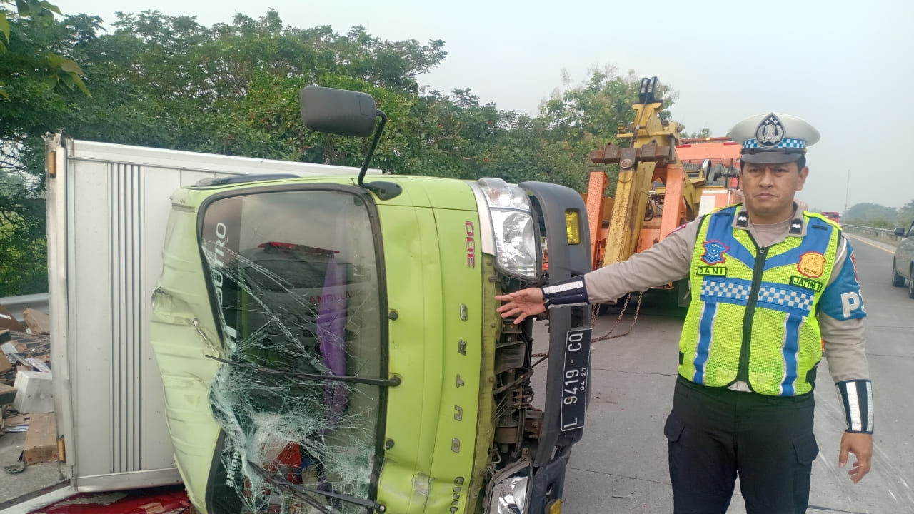 Kecelakan Maut Bus Pariwisata Tabrak Truk Boks di Tol Jombang-Mojokerto, Sopir Tewas
