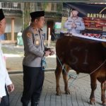 Indahnya Berbagi, Kapolres Jombang Serahkan Hewan Kurban Kapolda Jatim
